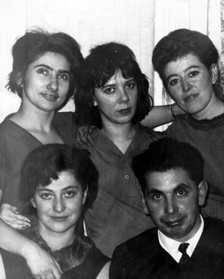 1960 at Stumer's
Left to right.
Bottom row: Mascha Stumer, Benjamin Kitt
Top row: Cilja Laud (Perelman), Edith Umov, Pesja Speransky (Marienburger)
Keywords: [M] [P] [U] [L]