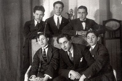 1929
Left to right.
Sitting: Jakov Jeirus, Josset?, Max Jeirus
Standing: ?, ?, ?
Keywords: [unknown]