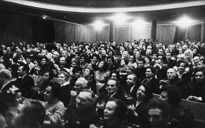 "Anna Frank" - 1971 - Jaan Tombi club at Salme str. Tallinn
Left to right.

I row: Hanna Aronovitsch (Eidelkind)
II row: ?, Maša Sack (Stummer), Dina Kitt (Citron), 
III row: Peisach Freidin, Lia Rogovski, Sonja Rogovski, Klara Gibes, Benjamin Gibes, Sonja Svidgal
