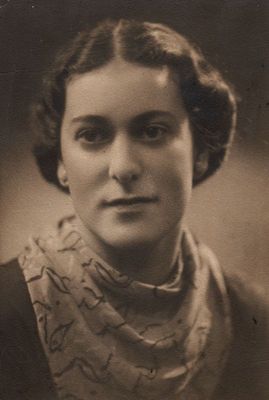 Ester Paturski (Katzin). 1937
