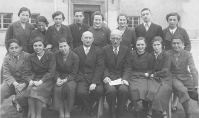 Tallinn - 1936. Jewish Gymnasium 1936-1937
Left to right.
Standing: Mascha Grinstan, Riva Kantor, Dita Isurin, Rachel Rogovski,  R. Meladschin, Scher,  ?, ?
Sitting: ?, ?, ?, Dubovski, Gurin, ?, Tamara Jankelson, Leo Gens
(wrong order...)
