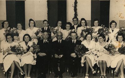 Tallinn - 1940. Jewish Gymnasium 1940
Left to right.
Top row: Dina (Nyusa) Slutsk, Beila Haitov, Ljuba Sack, Solomon Sofer, Eugenia Gurina, Riva Kantor, Leo Gens, Hessi Kitt (Pozaisky), Rebecca Mletschin, Tamara Jankelson
Bottom row: Zilla Joffe (Beltsikov), Sara Scher, Dubovsky (Yidisch), S. Gurin, Isak Bachmat, Mascha Grinstan, Ditta Isurin, Mia Kolomoitsev
