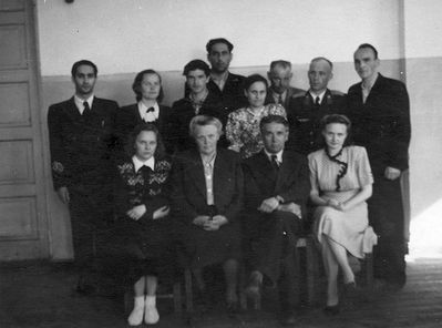 Tartu - 1950. II Töölisnoorte õhtukool - 1950
Tartu II school for young workers.
Second row: Shimshon Baron, ?, ?, Aba Pivovarov, ?, ?, ?, ?
Front row: ?, ?, David Solomon, ?
