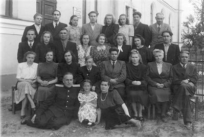 Tartu - 1950. Töölisnoorte õhtukool 1950
Top row, second left - Shimshon Baron
Sitting: ?, Mira Solomon (Schapiro) - german language teacher, ?, ?, ?, ?, ?, David Solomon (Tartu Jewish gymnasium director before the WWII)
