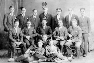 Tallinn group
Left to right.
Bottom: Isai Levin, Leonid Aisenstadt, Ilja Isrin
Sitting: Ovsei Gluschkin, Boris Levin, Osja Alperovitsch, Samuil Rosenfeld, Samuil Lopavok
Top row: ?, Aron Taub, Emanuel Lourie, Itja Weiner, Isi Lopavok, Zenja Refes, ? 
