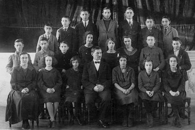 Tallinn - 1924.  Jewish Gymnasium 1924 VII class
Left to right.
Top row: ?, ?, ?, ?, ?, ?, Lenja Aisenstadt
Middle row: Menasche Stein, Israel Itzoch, V. Feigin, A. Migdal, Tatjana Benenson, (E. Taub), ?, Vitja ?, Herman Meiertal
Bottom row: ?, Sara Haitov, Sara Teitelbaum, Utechin, Rosa?, Reisa Tamarkin, Rosa Reichman 
The names on back side: A. Tsypukov, B. Levin, M. Scher, Aron Taub, V. Feigin,  R. Prensky, S. Rosenfeld, M. Aisenstadt, K. Briek 
