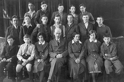 Tallinn - 1933. Jewish Gymnasium - 28/5/1933 VII class
Left to right.
Top: Ruvin Mote Brener, Bubi Lipavsky, Ljeva Slavitski, Aleksander Aisenstadt, Monzi Gerschanovitsch
Middle: Abel Grossman, Rudi Berkovitsch, Isi Goldmann, Migdal, Fili Brin, Ami Markovitsch, Zeev (Vulja) Schats
Bottom: ?, Ben-Ami Lerenmann, Riva Nesher (Itzoch), Samuel Gurin, Njusa Passov, Sara Schats, Jossi Mesnikov
