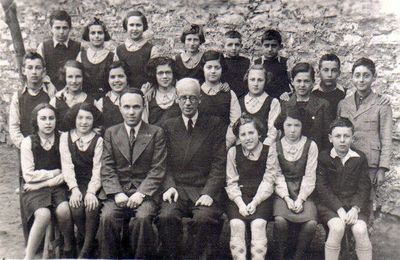 Tallinn - 1939. Jewish Gymnasium - 1939
In center: Samuil Gurin
Middle row first from right: Solomon Olivson
