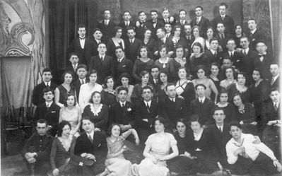 Tallinn "Hanoar" group
Left to right.
Top row: last - M. Stein
Second from top: Nosson Eidus, 
Third from top: 2. N. Levanon (Levitan)
Third from bottom: 4. Stella Schulklepper
Second from bottom: 5. Abraham Neischloss (group manager), 8. Bluma Passov (Schapiro)
Bottom row: D. Gerschanovitsch  5. Mia 6. Y. Rom (Gurevitsch) 7. Riva Itzoch (big) 8.M. Gutman 
