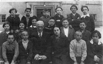 Tallinn - 1938. Jewish school - 4th grade - 1938
Left to right.
Top row: Miriam Pliner, Israel Vseviov, Zalman Bam, Lidia Leibo, Zunda Ivanovski, Ljuba Gordon
Middle row: Jaffa Rosinko, Ruth Lipelis, Ljuba Koslovski, Hardy Braschinsky, Mulli Lermann, Josif Braschinsky
At bottom: Ossi Gurevitsch, Haim Leesik, Samuil Gurin, Rosa Haskin, Hirsch Leesik, Elli Krüger 
