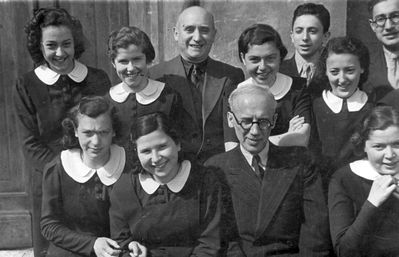 Tallinn - 1940. Jewish gymnasium - 1940 graduation
Left to right.
Standing: Hesse Kitt (Pozaisky), Tamara Jankelson, Israel Dubovsky, Judith Issurin, ?, Riva Klugman (Kantor), Leo Gens
Sitting: Ljuba Sack?, Sara Scher, Samuil Gurin, Mascha Levin (Grinstan) 
