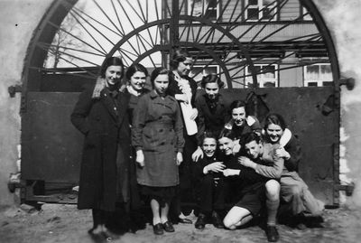 Tallinn - 1937.  Jewish gymnasium - 1937
Left to right.
Zenja Gurin-Loov, Lia Kaplan (Berkovitsch), Ester Lerenmann, Valerija Loik, Zenja Aronovitsch, Ljuba Rosenberg (Turetsky), Sara Rybka
Sitting at the bottom: Benjamin Gordon, Isak Grusin, Gabi Pikarevitsch
