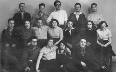 Hashomer - Nezach - Tartu group ?
In the middle row: on the right Sonja Muschkat
Keywords: Unknown