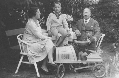 Maks Abramson family - 1931 Pärnu
Zila Abramson (Goldberg), David Abramson, Max Abramson, Gabi Abramson
Keywords: [G]