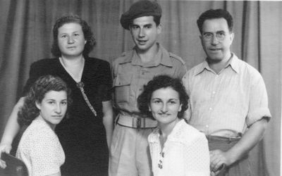 Asnovitsch (Yesodi) family in Palestine ~ 1941
Left to right.
Sitting: Malka Shacham (Asnovitsch - Yesodi) (1924 2011 kibbutz "Afikim"), Miriam (wife of Ezra)
Standing Miriam Asnovitsch - Yesodi, Ezra Asnovitsch - Yesodi (1922-?), Nissan (Mischa) Asnovitsch-Yesodi
