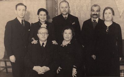 Beilinsons 1938 - 50th Jubilee of B. Beilinson
Sitting: Benja and Matle Beilinson (Itzoch)
Standing left to right: David Beilinson, Jette Beilinson (Gleser), Barson, David Vseviov, Lea Basja Vseviov (Beilinson)
