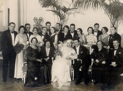 Braschinsky family wedding - Isak and Anna (Ziv) - 25/12/1932 Riga
Left to right.
Standing: ?, ?, Hirsch Braschinsky, Ljuba Braschinsky (Gens), Jakov Braschinsky, ?, ?, Josif Braschinsky, Batja Ziv, Aba Ziv, Dora Braschinsky (Levin), ?, ?, Anna Braschinsky (Kaplan), Benjamin Braschinsky
Sitting: ?, probably bride's grandmother, Anna Braschinsky (Ziv), Isak Braschinsky, Feige Braschinsky (Katz) - groom's mother, ? 
There is also Leo Ziv with his wife somewhere.
