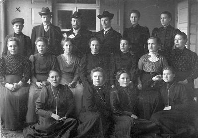 ~1910 Deaconess Hospital staff (Diakonisside Haigemaja)
First in the top row - Hirsch Band
Keywords: [B]