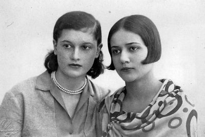 Kaulback (Beltschikov)  Fenja - 1929, Elva
Fenja Beltschikov (left) with Aleksandra Vasiljev
