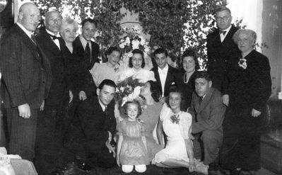 Borovik - Pozaisky wedding
Left to right.
?, Hanon Pozaisky, Hanna Pozaisky (Goldberg), Mordechai Borovik?, Scheina Borovik?, Hesse Kitt (Borovik / Pozaisky), Itzhak? Borovik, ?, Herman Nechamkin?, Scharlotte Nechamkin (Goldberg)  
In front: ?, Karmela Borovik, ?, ?, ?
Keywords: [unknown] [P] [N]