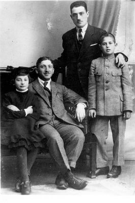 Birin family
Left to right.
Lea Falkov (Birin) (1913-2008), Oskar Birnik (1895-1941  [img]http://muuseum.jewish.ee/md.gif[/img] ), David Birin, Avrom Birin (d. 1941)
