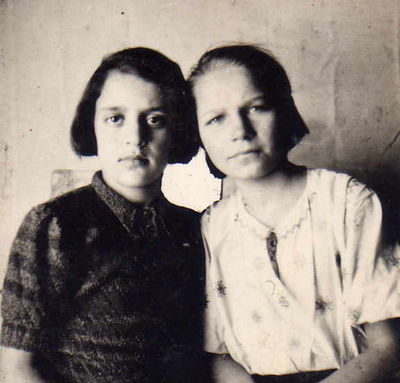 Ruth Braschinsky with friend (Lida Kulakova) in Kilmez, Kirov oblast - 1947
