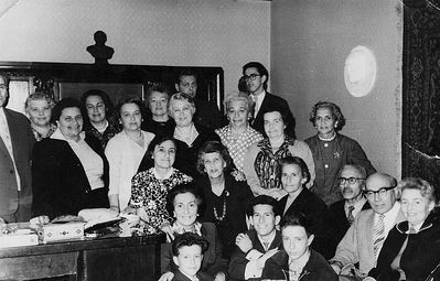 Sisters Anna Feinstein (from Israel) and Raja Drabkin (Feinstein) (from Moscow) give concert in Music Museum in Tallinn - ~1962
Left to right.
Standing: Aron Tamarkin (half face), Miriam Usvanski (Gabovitsch), Ljuba Pessin, Ruth Rybak (Goldmann), Irene Fallstein (Klas), Ida Schapiro (Usvanski), Raja Drabkin (Feinstein), Samuil Rybak,  Rebekka Stark (Rubanovitsch), Mark Rybak, Frieda Pessin, Riva Vigodski
Sitting: Rosa? Dobruschkes, Anna (Baby) Feinstein, Mira Pessin, Nosson Gens, Jascha Rubanovitsch, Bluma Rubanovitsch (Gabovitsch)
At bottom: Reni Klas (Citron), Eduard Klas, Boris Meyler, Grischa Rubanovitsch 
