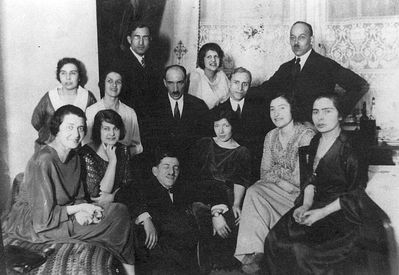 Estonian Jewish students in Berlin 1922
Left to right.
Last row: Dr Jossif Kropman, Anna (Baby) Feinstein, ?
Second row: ?
Sitting: ? Raja Drabkin (Feinstein), ?, Ella Vilenski, ?, ?
