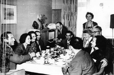 Ex- Jewish gymnasium gathering
Left to right.
Abram Danzig, Anna Grabe (Hoff), Berta Danzig, Leo Ginovker, Issai Levin, David Gerschanovitsch, Anna Klas (standing), Bluma Rubanovitsch (Gabovitsch), Palja (Pesach) Schampal, Monja (Minna) Ljubarov (Bovschover)?, Petja (Pinhos) Ljubarov
Keywords: [G] [L] [K] [R] [S]