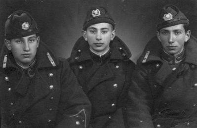 Friends in Estonian army (~1939) Gelbard, Heimann, Gilinov
Left to right: Kalmen Gelbard, Elchanan Heimann, Shalom Gilinov
Keywords: [G]