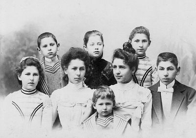 The children of Meier Epstein
Jakov 1886; Elke 1887; David 1890; Abram 1894; Beines 1897

According to Lia Epstein Beines is the most right.
