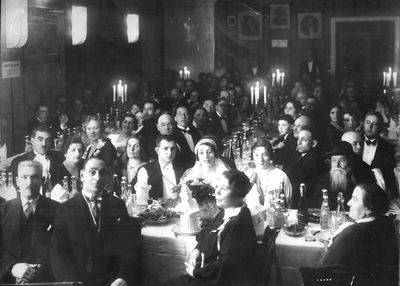 Gluschkin - Strasch - Koslovski
Gluschkin - Strasch wedding 25/1/1933. The wedding in Bialik society hall in Narva mnt. The bride: Alisa Strasch, the fiance: Moisei (Ovsei) Gluschkin.
First row from bottom: Schevsche Gluschkin, Arie Strasch, Fanny  Strasch, Koslovski.
Second row: 1,2 -guests from Riga,  Mate Gluschkin,  Moisei,  Alisa, Sonja Levin (Gluschkin), Benzovitsch (Alise' maternal grandfather).
Behind Moisei: Hirsch Koslovski, W. Erenstein, Zenja Strasch. The boy - Koslovski, on the right from him - brothers Strasch. Left from Mate Gluschkin
Keywords: [S] [K] [E]