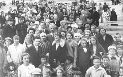 Gurin 1928
Samuel Gurin with wife Pauline and daughter Zenya in Narva-Jõesuu  17/7/1928
