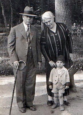 Hasak family - Tallinn, 1936
Elia and Minna Hasak with grandson Gabriel
