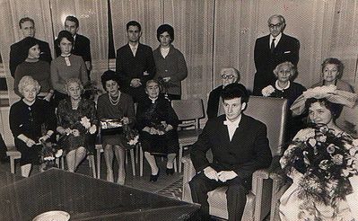 Wedding of Atida Furmanski and Elchanan Manoim - Tallinn, 1963
Guests left to right. 
Sitting:  Lena Manoim, Tsila Manoim, Fruma Jakobson (Manoim), Rassi Furmanski, Minna Hasak, Sara Blum, Sonja Etkin (Furmanski) 
Standing: ?, ?, Irina Kinzburgski (Golubova), Isak Glückman,  Bina Glükman (Glickman), Ljeva Hasak
