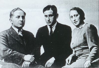 Gutkovitsch family
Left to right
Fischel (Fedya) Gutkovitsch (1894-1976), Abram Gutkovitsch (b. 1920), Ida Gutkovitsch (Schocher) (1897-1958)

