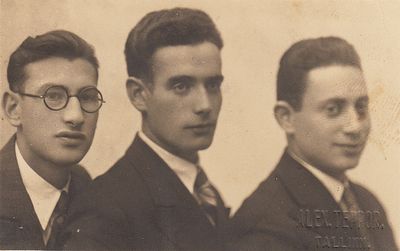 7/9/1933 Paturski, Itzoch and Meiertal
Left to right: Abram Paturski, Israel Itzoch, Herman (Poiske) Meiertal
