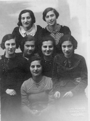 Friends
Left to right.
Top: Doba Meravinski (Itzoch), Sara Lewenschus (Schats)
Middle: Basja Katsev (Schats), Stella Schulklepper, Lea (Lika) Levin (Schampal), Riva Nescher (Itzoch)
Bottom: Lena Manor (Rutstein)
Keywords: [R] [S]