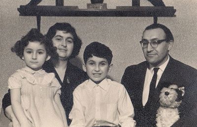 Gens Leo with wife Sara (Neuman) and children Julia and Michail
