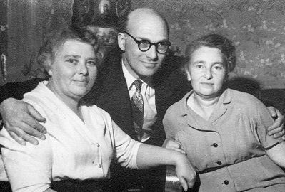 Gabovitsch's
Miriam Usvanski (Gabovitsch), Jakov Gabovitsch, Bluma Rubanovitsch (Gabovitsch) - Pärnu, 1956
