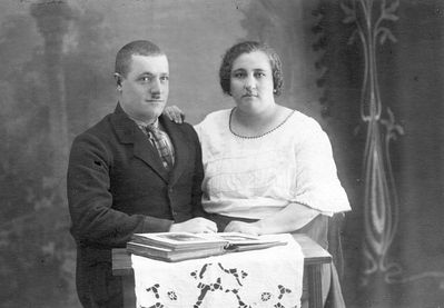 Herman Nechamkin and Scharlotte Nechamkin (Goldberg) 
Not 100% sure
