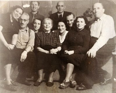 Strasch family
Left to right
Lea Isrin (Schein, nee Strasch), Moissei (Monya) Dembo, Moissei Gluschkin, Alisa Gluschkin (Strasch), Fanni Strasch (Bentsovitsch), Vulf Strasch, Sascha Schein, Anna (Totti) Dembo (Klompus, nee Strasch), Vera Ehrenstein, Vulf (Volli) Ehrenstein 
