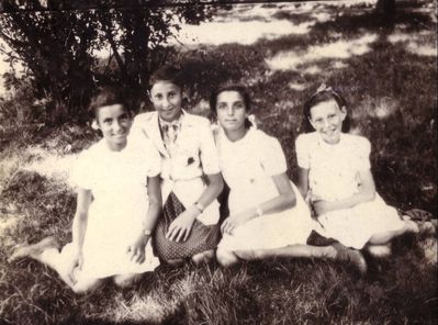 Levin sisters, Gluschkin 
Left to right: Doris Raskin (Levin), Veronika Schurucht (Gluschkin), Schelly Mendeleev (Levin), ? 
