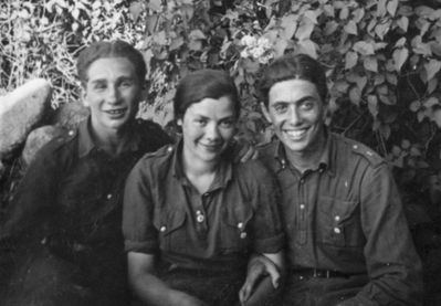 Fainmann, Kliksberg
Left to right: Abram Fainmann, Riva Kliksberg (Kaplan), Lev Kliksberg
Keywords: [F]