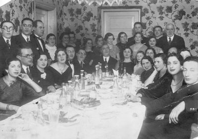 Judeikin etc 
On the left top row, second man in glasses Goldberg. 8th from the left top row his wife Goldberg. Bottom row from the right woman looking out smiling looking in the camera is the mother of Leva Sak


Keywords: [unknown]