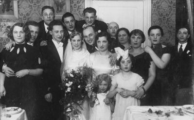 Eiser Piel and Rosa Zimbalov wedding 
III from right Meri Kuritski (Abramovitsch)
