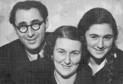 Kan family 15/2/1955
Aleksander Kan, Olga Kan, Juliana Sharik (Kan)
