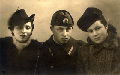 Kuschner family - 1939
Left to right: Feige (Fanni), Eliahu (Elje) and Dvora Kuschner.
Elje died at war in the army (Staraja Russa), all the rest of Kuschners were killed by nazis in 1941 in Pärnu
