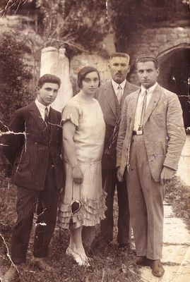 Gluschkin, Levin
Moissei Gluschkin, Sonja Levin (Gluschkin), Schepsel Gluschkin, Haim Levin 

