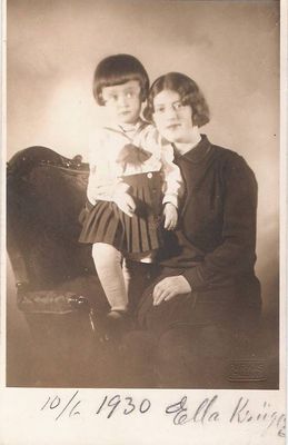 Blume Rose Krüger (Teischev) with daughter Ella - 10/6/1930
